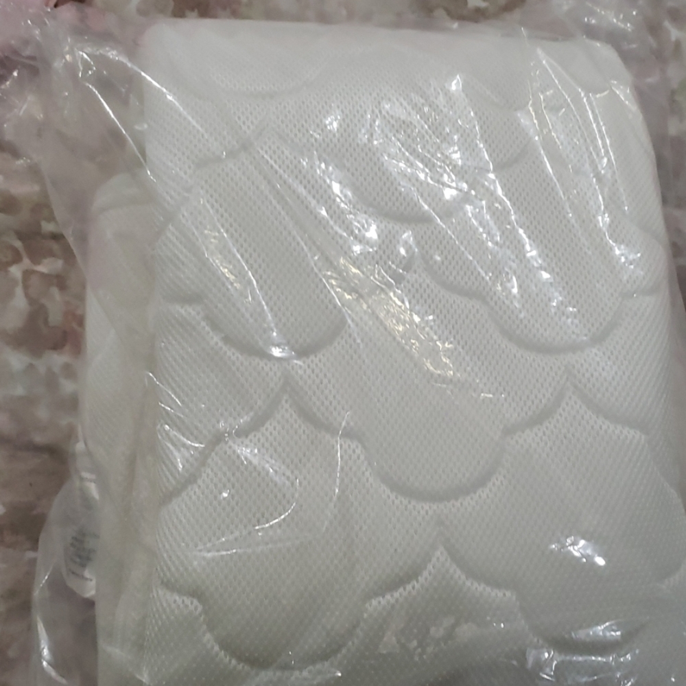 Newton mattress cover for mini